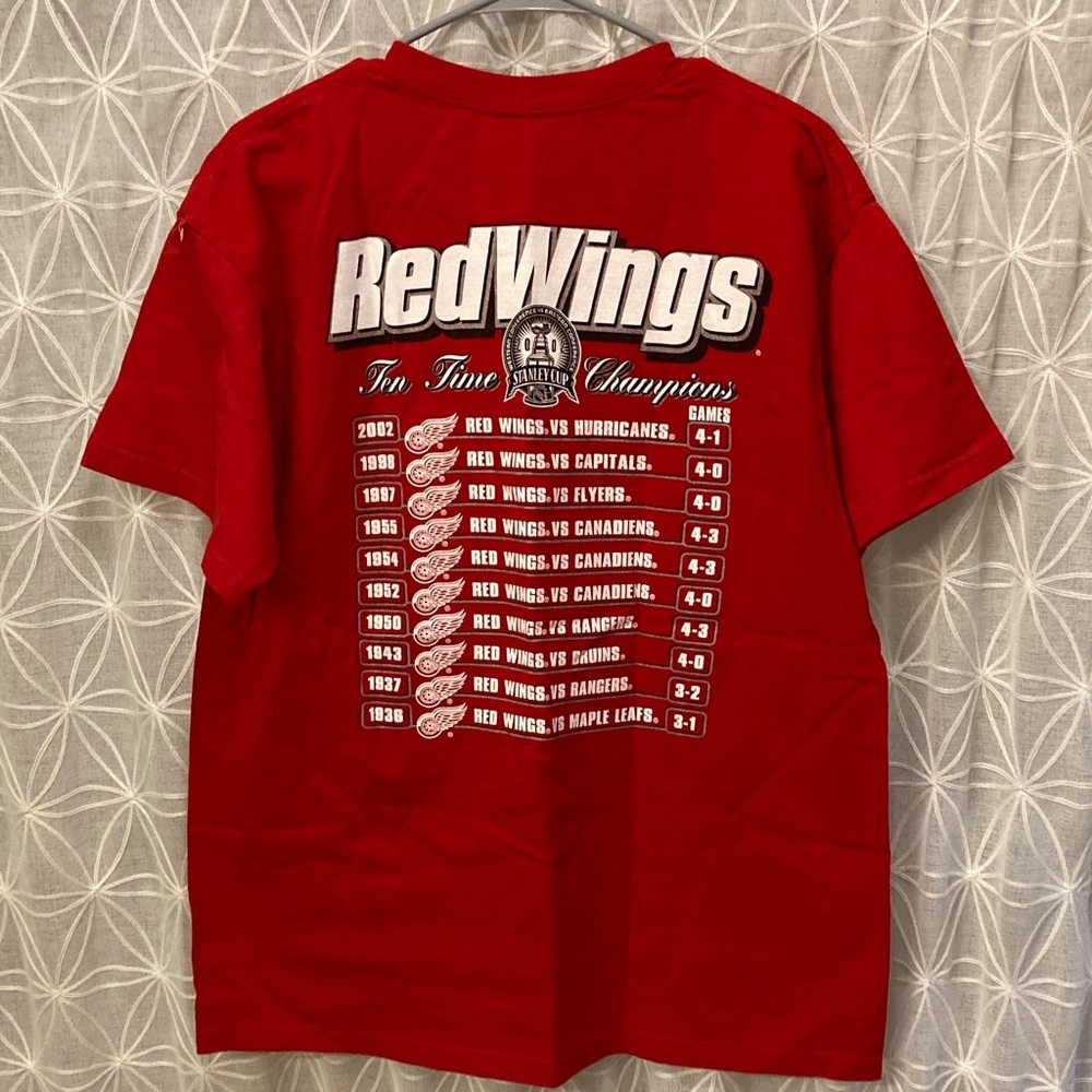 Red Wings T-shirt - Picture 5 of 7